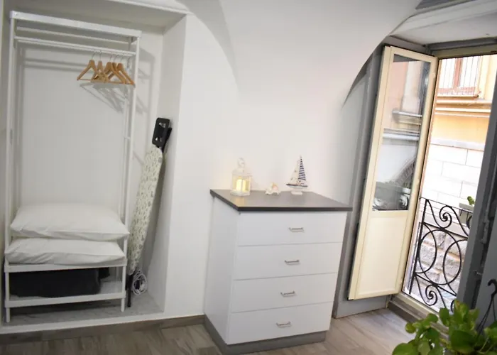 Apartment B&w Loft Catania